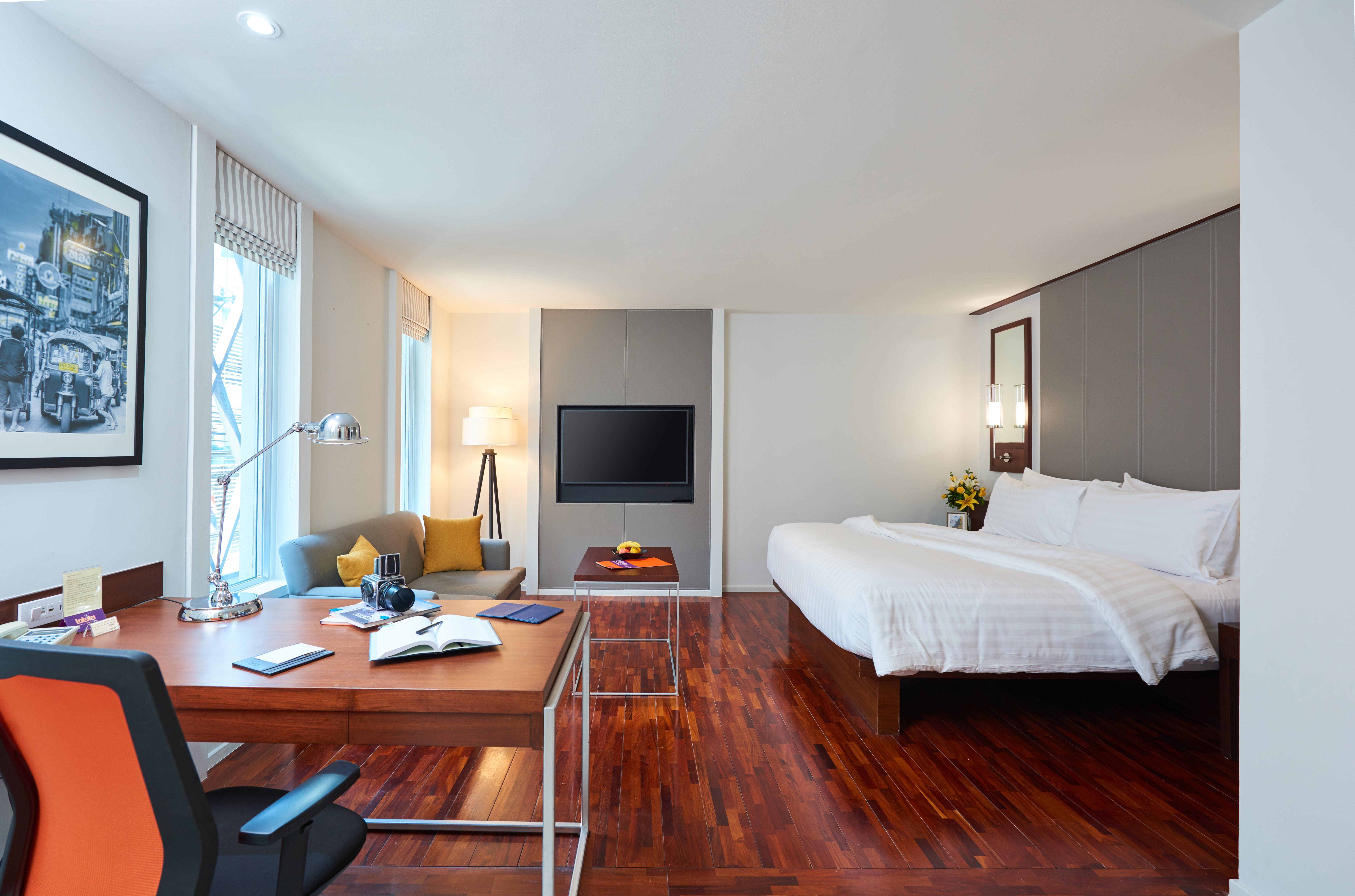 Triple Two Silom Hotell Bangkok Exteriör bild