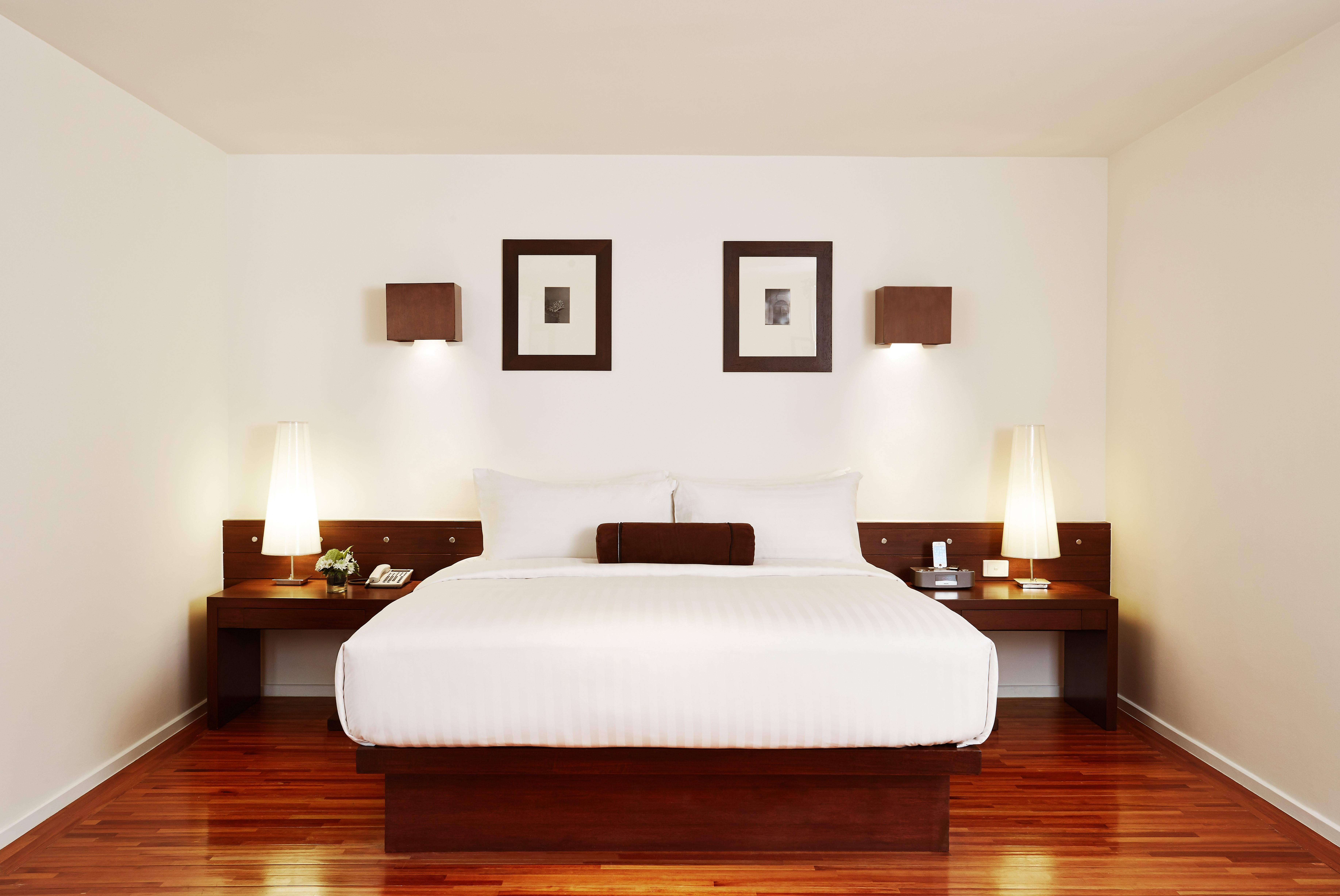 Triple Two Silom Hotell Bangkok Exteriör bild