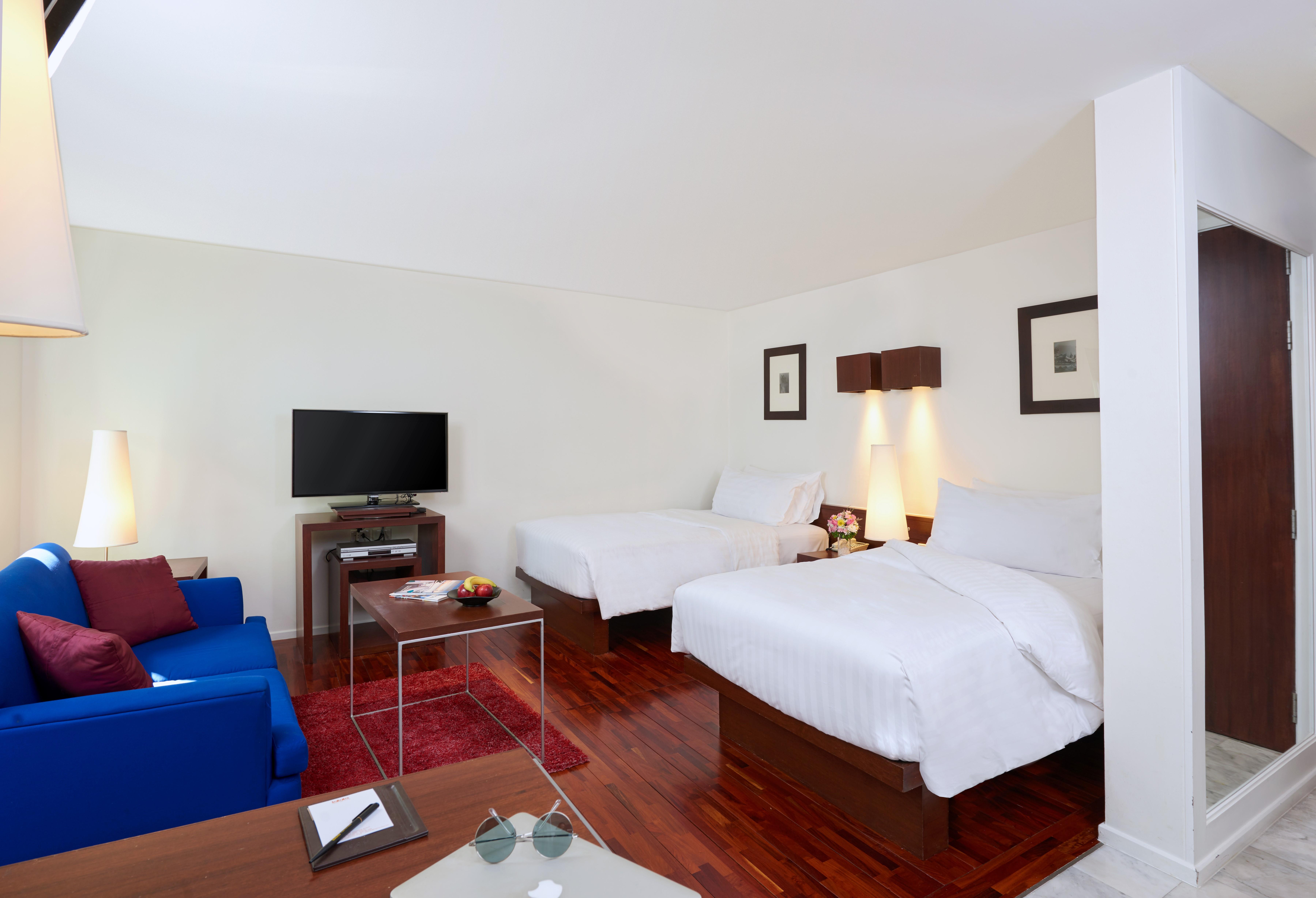 Triple Two Silom Hotell Bangkok Exteriör bild