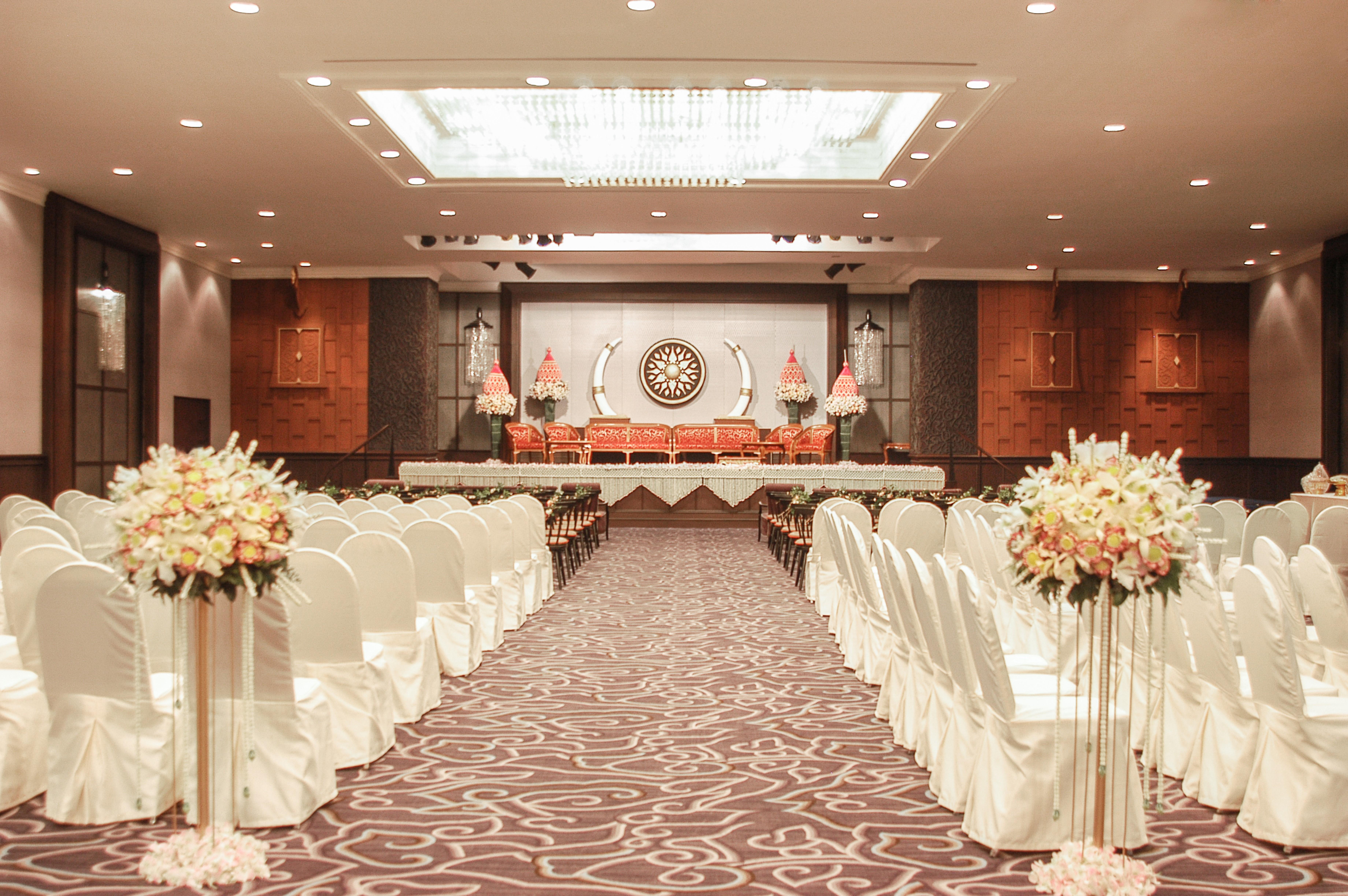 Triple Two Silom Hotell Bangkok Exteriör bild