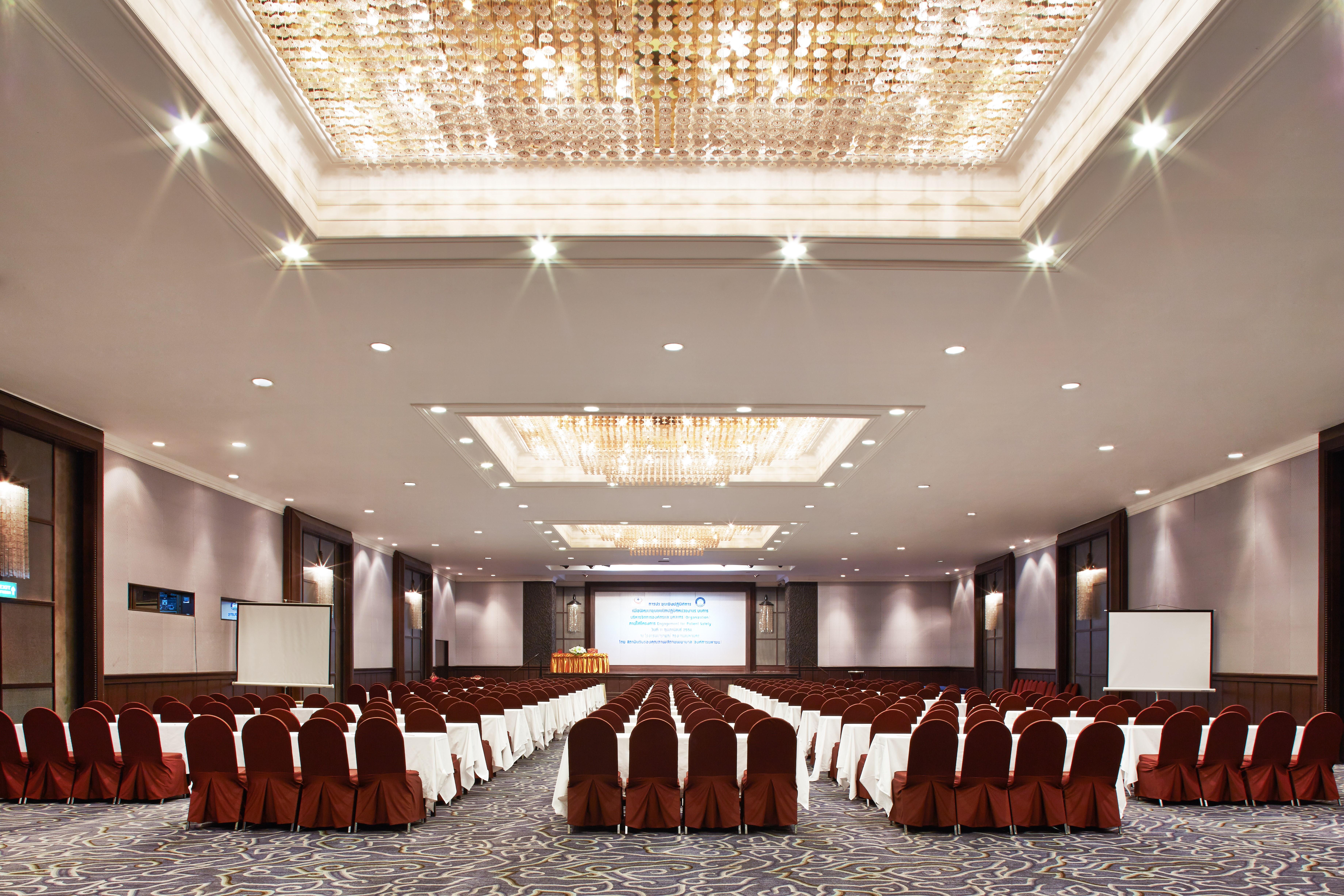 Triple Two Silom Hotell Bangkok Exteriör bild