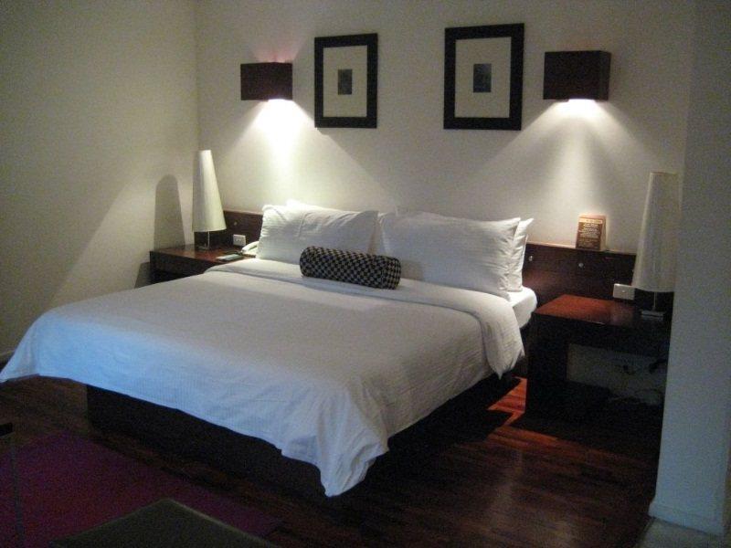 Triple Two Silom Hotell Bangkok Exteriör bild