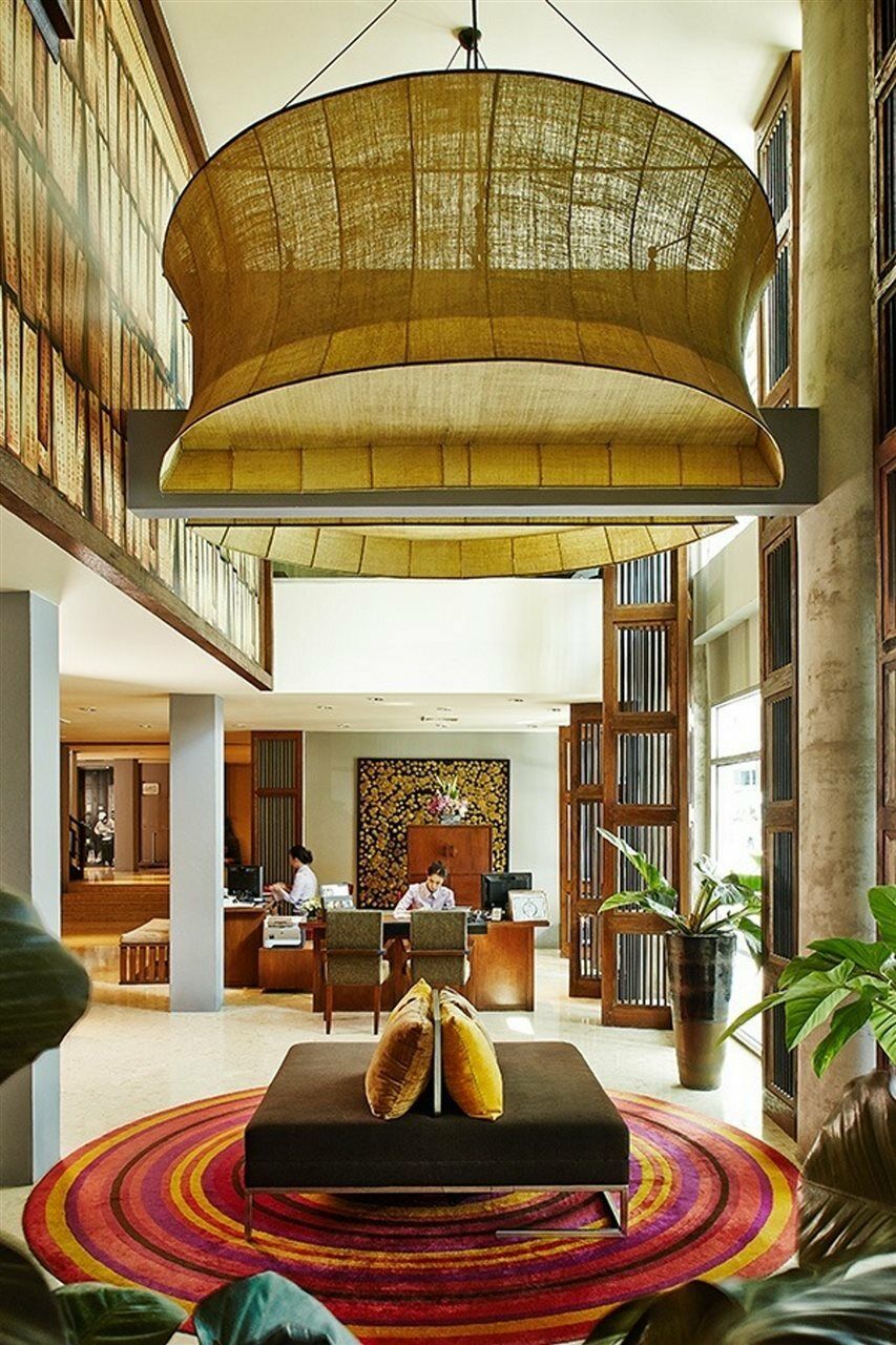 Triple Two Silom Hotell Bangkok Exteriör bild